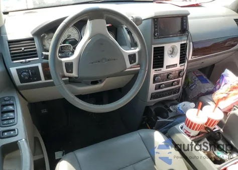 2010 Chrysler Town & Country Touring из США, поврежденный, VIN 2A4RR5DX7AR230038